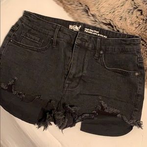 Distressed jean shorts (2018)